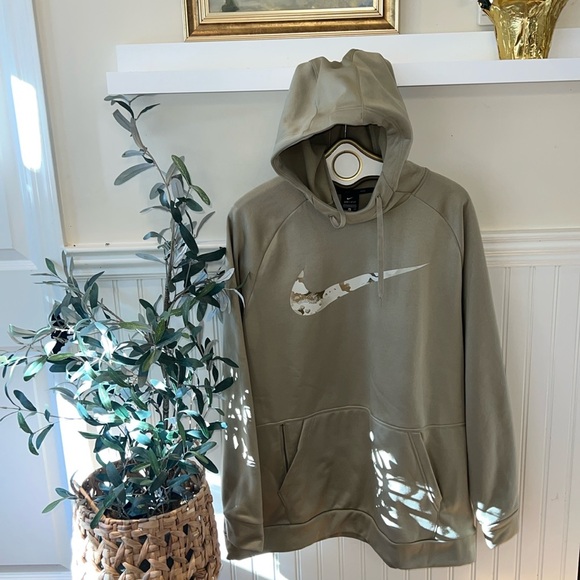 Nike Hoodie 🫒 - Picture 1 of 10